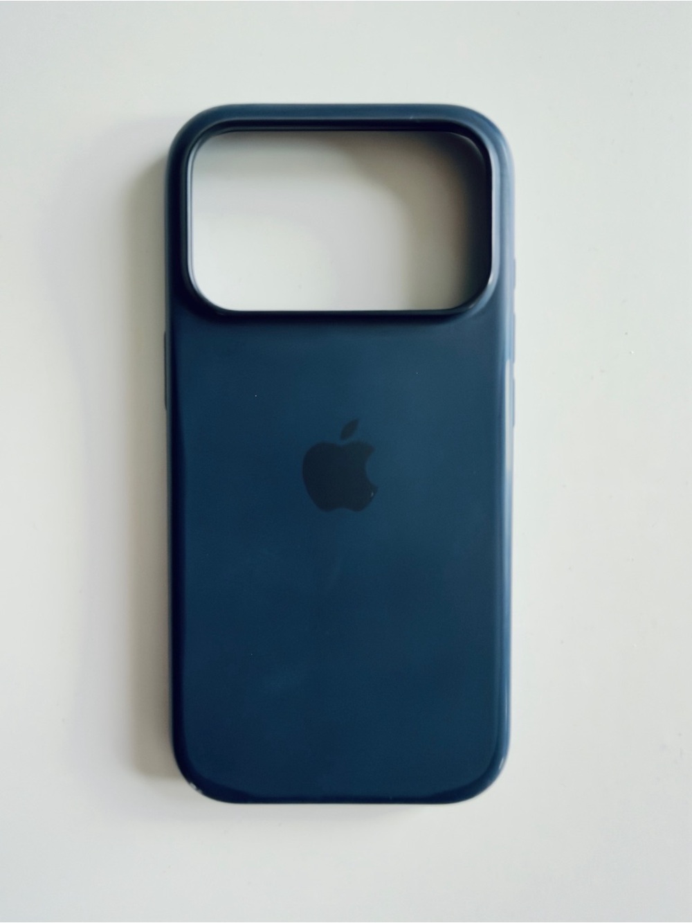 Apple Silicone iPhone 17 / 18 Case in Deep Navy